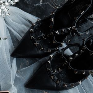 valentino garavani noir rockstud pumps 100mm